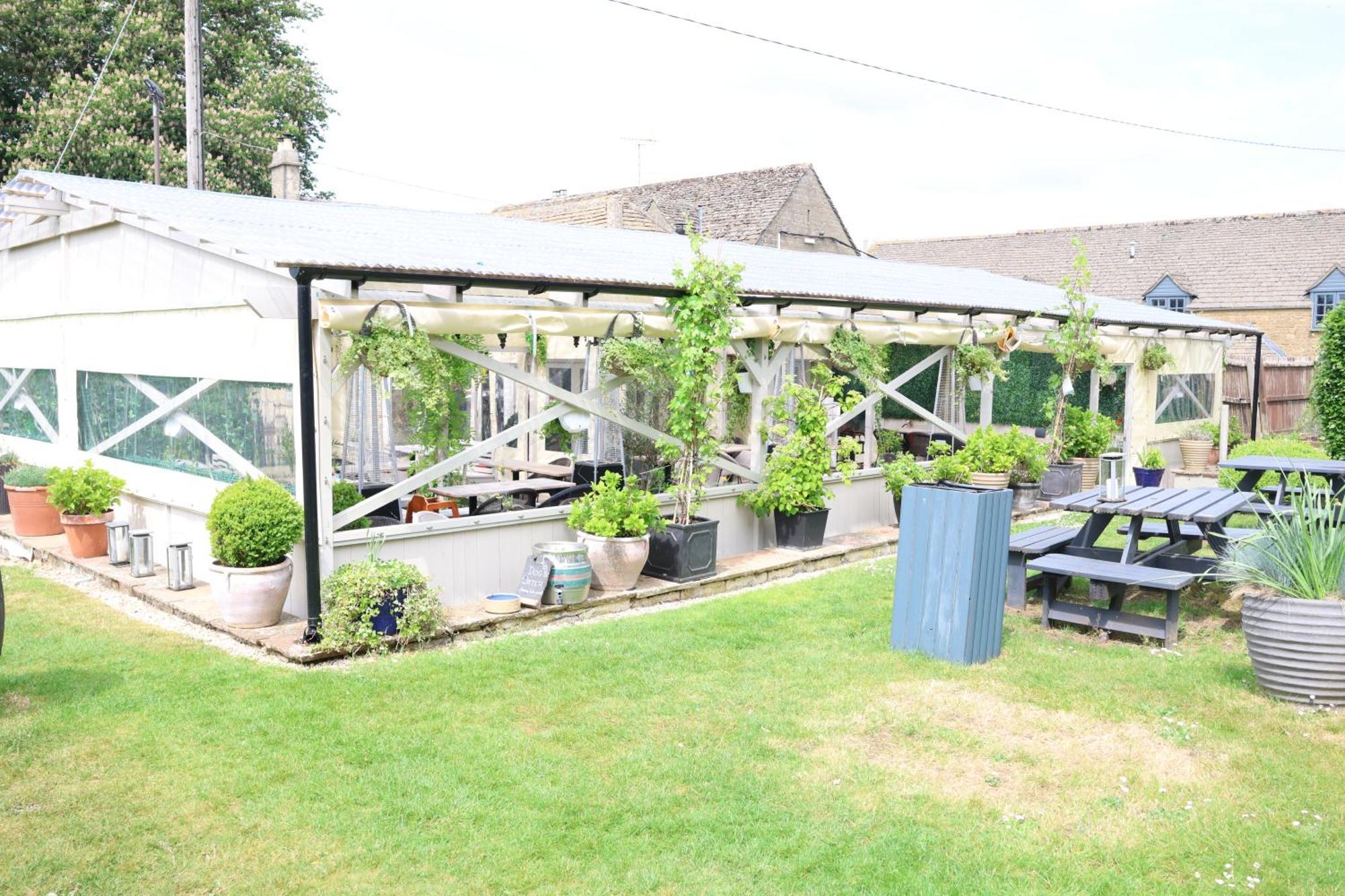 Hotel The Ragged Cot Minchinhampton Exterior foto